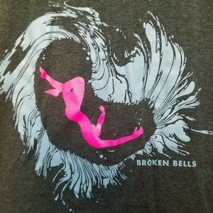 Broken Bells S deep green band tee